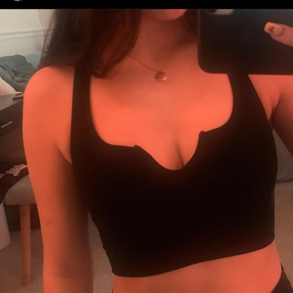 black v neck tank top